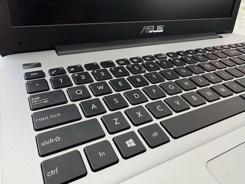 Laptop  asus a555L z zasilaczem