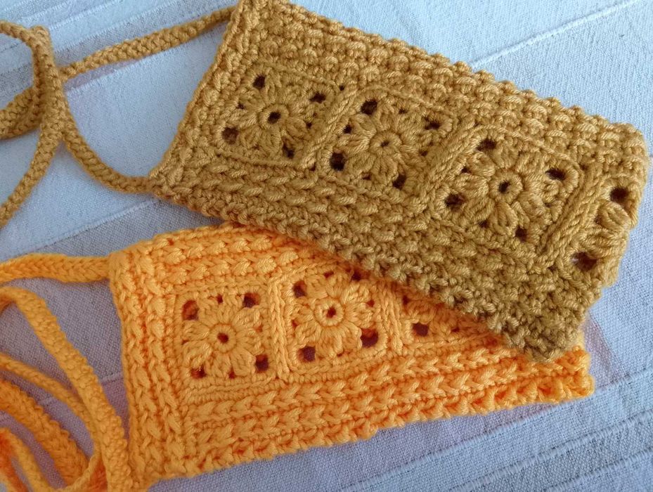 В'язані гачком сумочки для мобільного телефона.