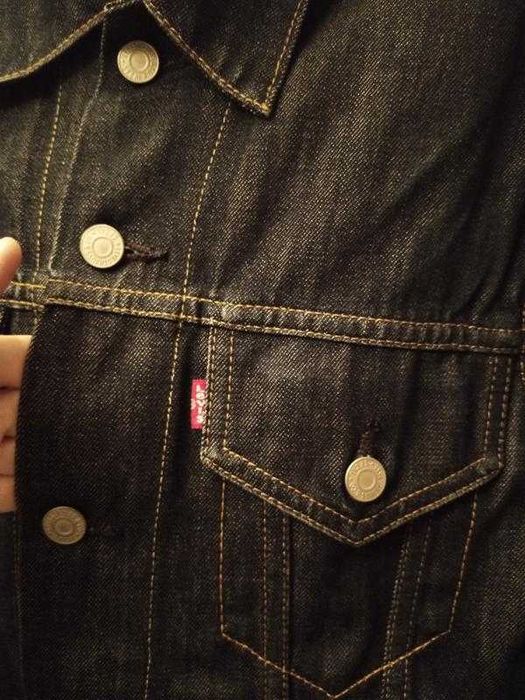 Джинсовая куртка levis. розмір S