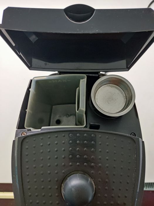 Ріжкова кавоварка еспресо капучіно DELONGHI
