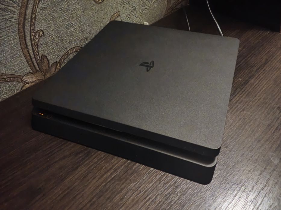 Продаетса Playstation 4