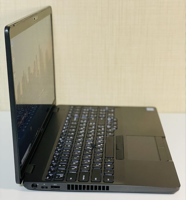 Ноутбук Dell 5500 • FHD IPS • i5-8365U • DDR4 16ГБ • SSD 256ГБ