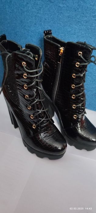 Женские демисезонные ботиночки