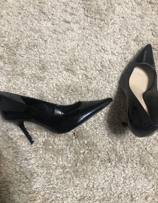 Продам жіночі туфлі GUESS