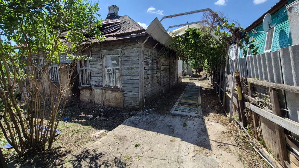 Продам  садибу під реконструкцію на  9 сот