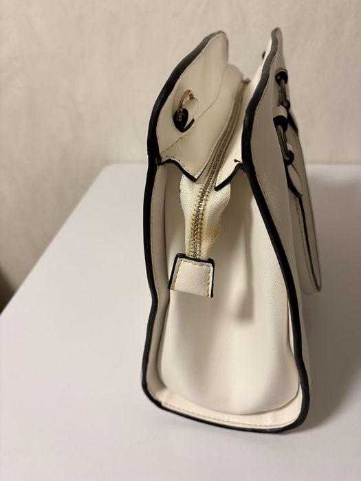 Продам шкіряну сумку  від бренду Michael Kors Selma