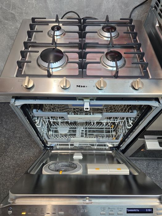 Ціла кухня Miele!Духовка НВЧ+пароварка кавоварка посудомийка Газова