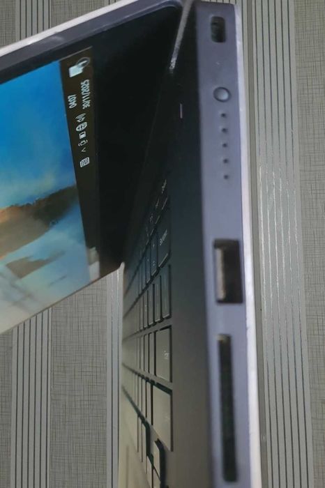 Dell XPS 15 9560 | i7-7700HQ | 8GB RAM | 128GB SSD | 4K | GTX 1050 | Com Carregador