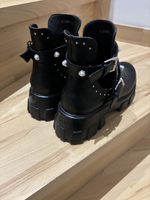 Buty damskie trapery