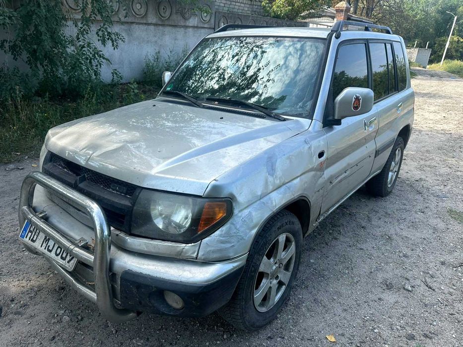 Mitsubishi Pajero 2002 г.в. 2.0 бензин, механика, полный привод.