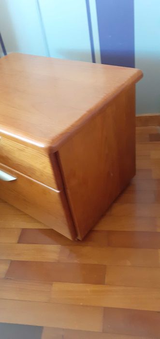 Cama de casal em cerejeira em bom estado.