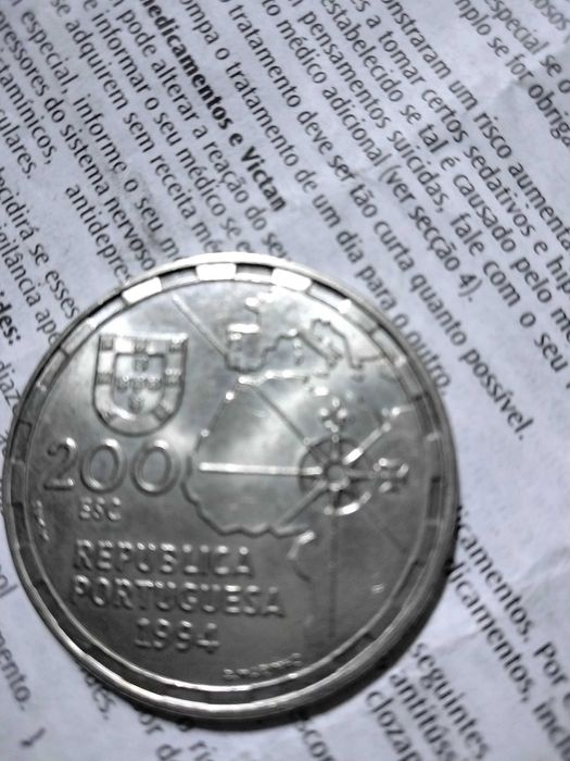 2 Moedas 200escudos e outra antiga