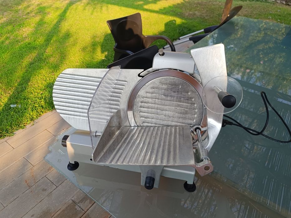 Fiambreira Beckers com pedra afiar