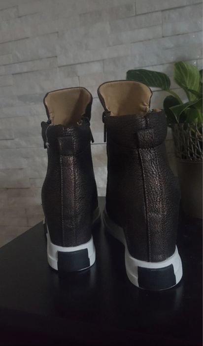 Buty damskie na koturnie