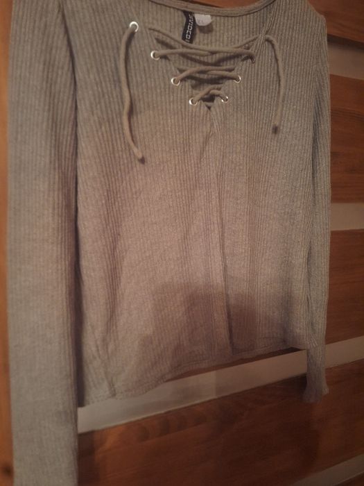 Bluzka damska H&M rozm.M 70%viskoza stan bardzo dobry.