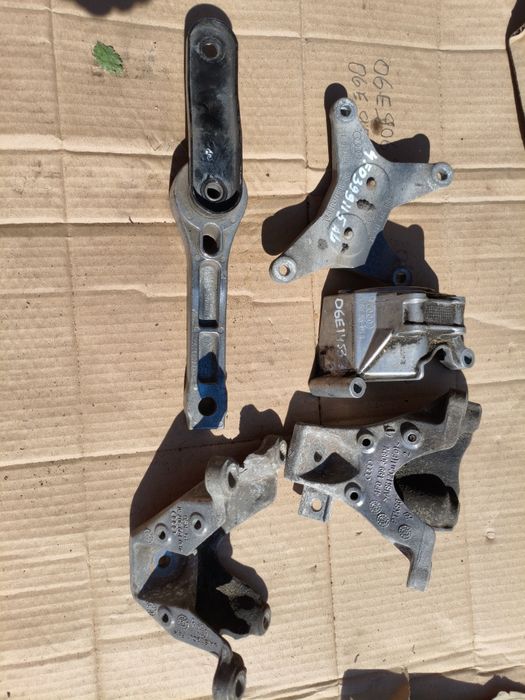 Кронштейн,опора Audi A6C6,Ауди А6С6