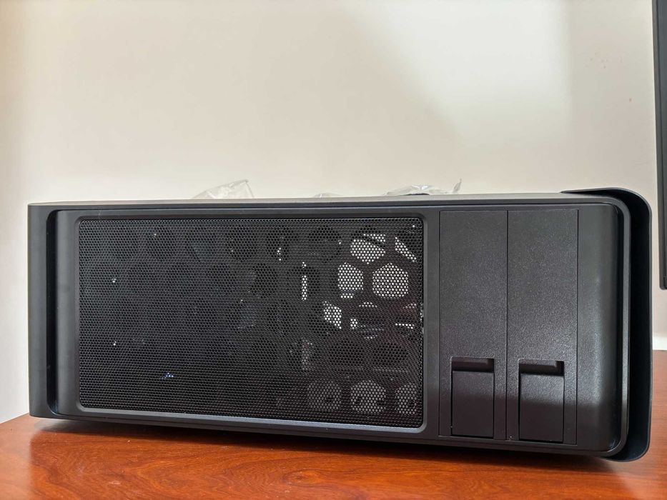 Gabinete PC com fonte de alimentação e ventoinhas