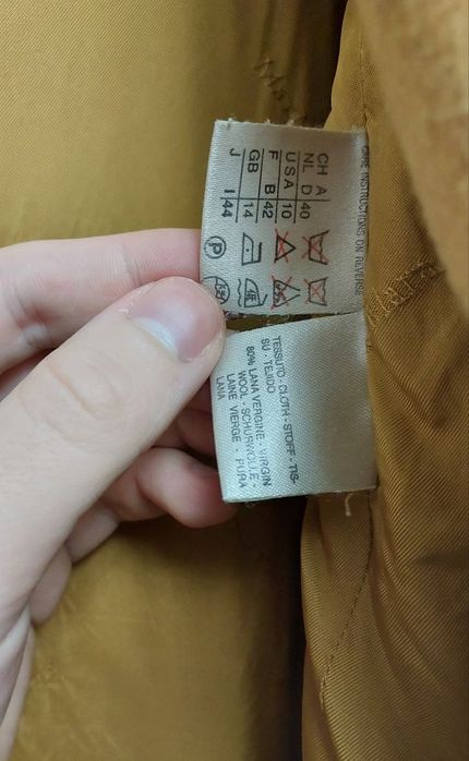 Оригинальное женское пальто Max Mara в классическом стиле.