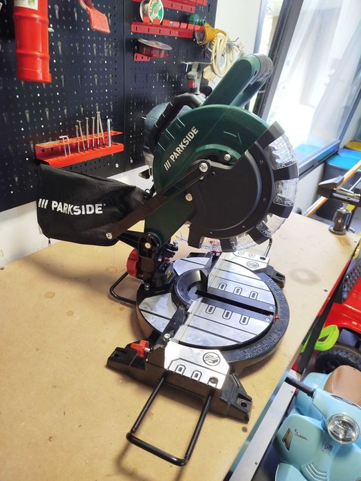 Máquina corte esquadria nova