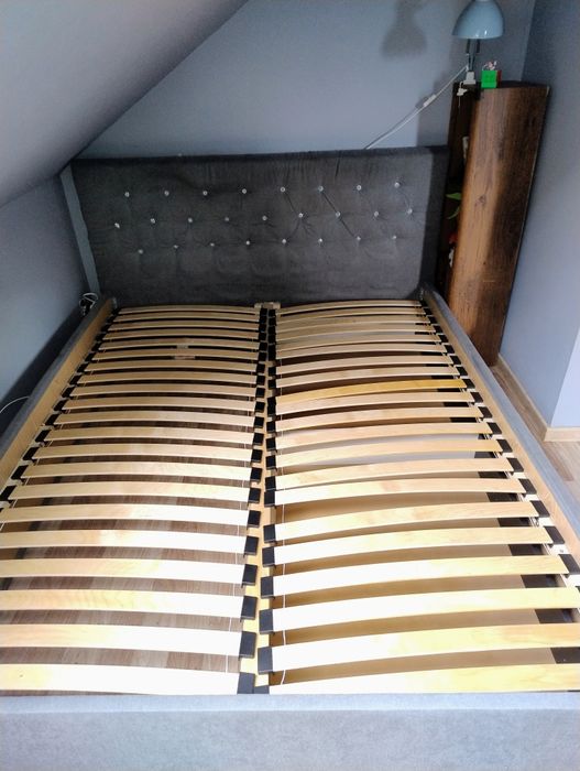 Łóżko ze stelażem szer. 160 długość 200