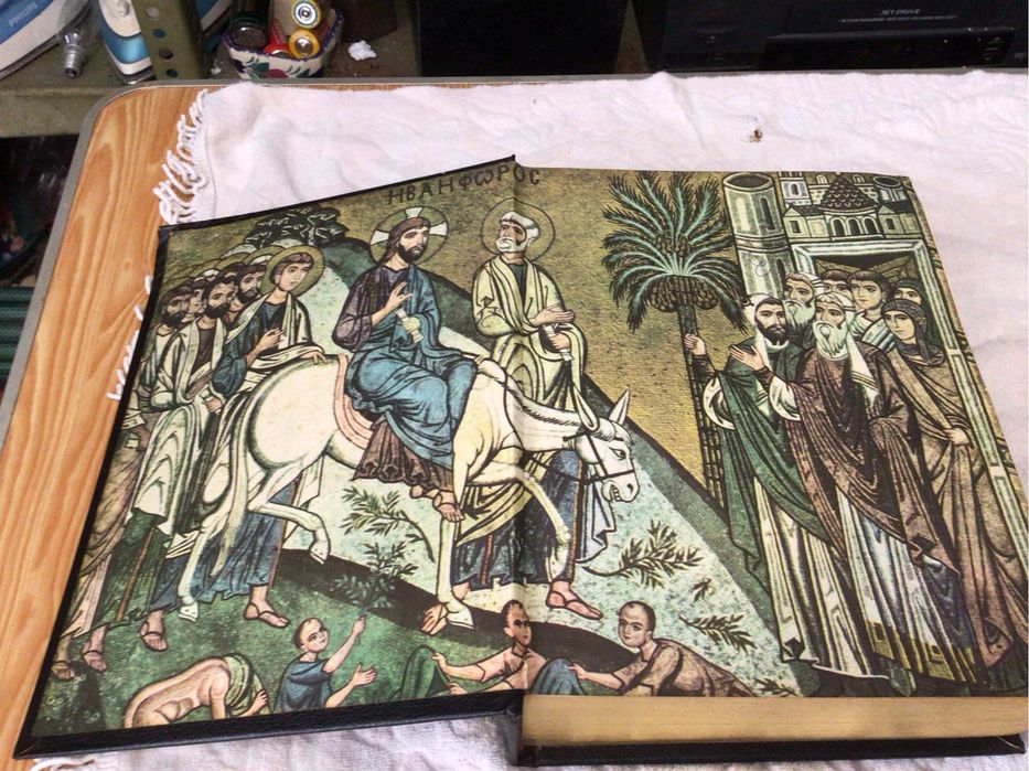 Biblia Sagrada Antiga como nova com fotos lindissimas ,ver outras foto