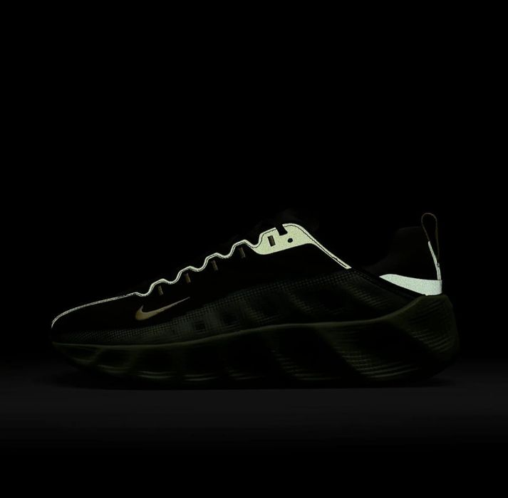 Нові кросівки Nike Ava Rover