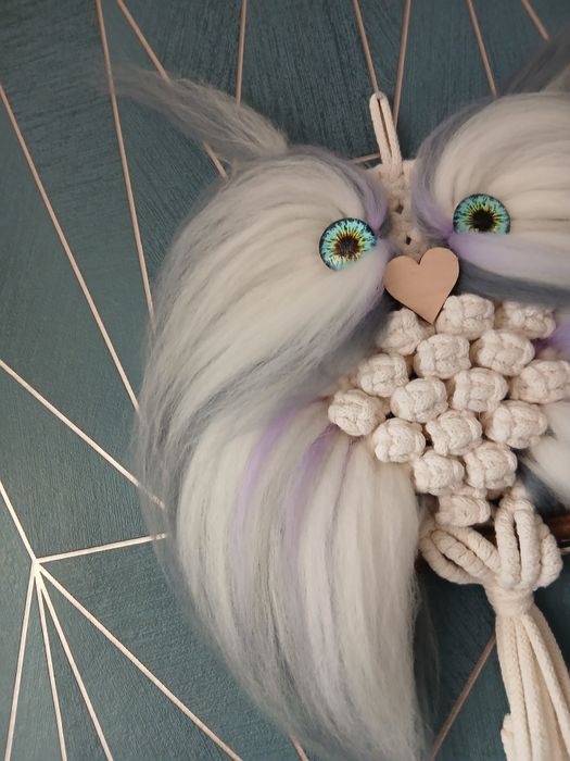 Sowa makramowa z wełny czesankowej