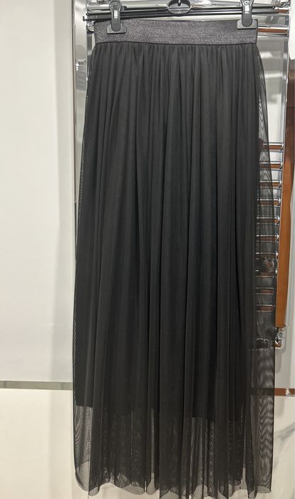 Długa czarna tiulowa spódnica