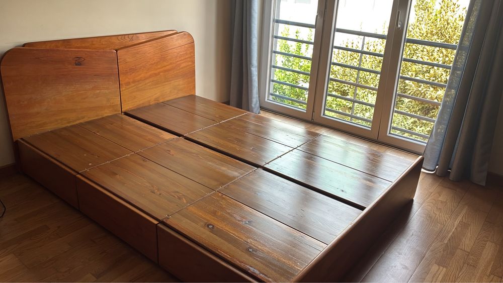 Cama de casal com gavetas, marca Cerne