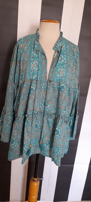 Túnica tipo seda manga comprida com flores