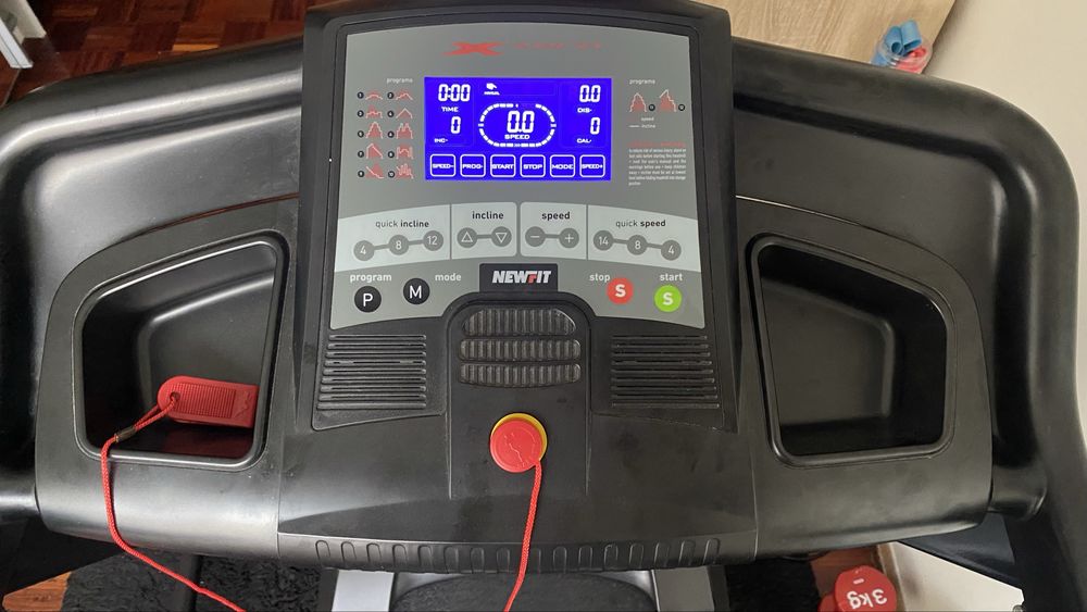 passadeira de corrida elétrica da marca Newfit, modelo X Zero,