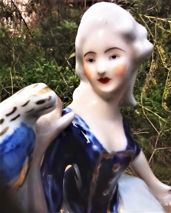 DIKOLENKO figurka porcelanowa DAMA Z PAPUGĄ sygn super stan