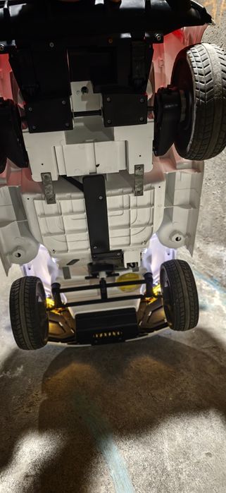 Дитячий електромобіль Audi Q8