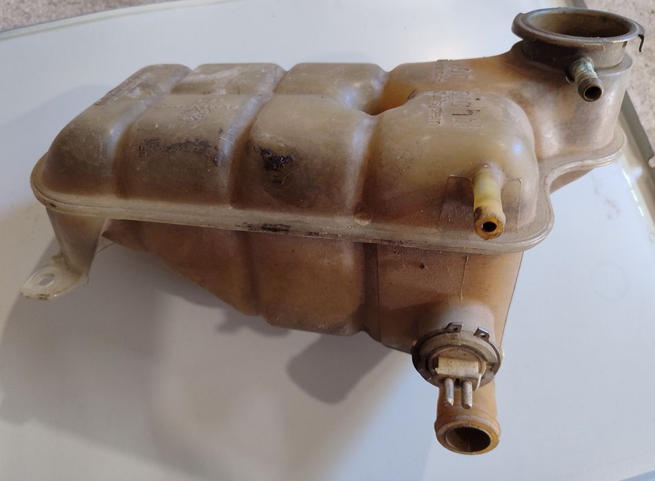 Запчастини до 124 Мерседеса: Печка, Патрубки, Рулевий вал