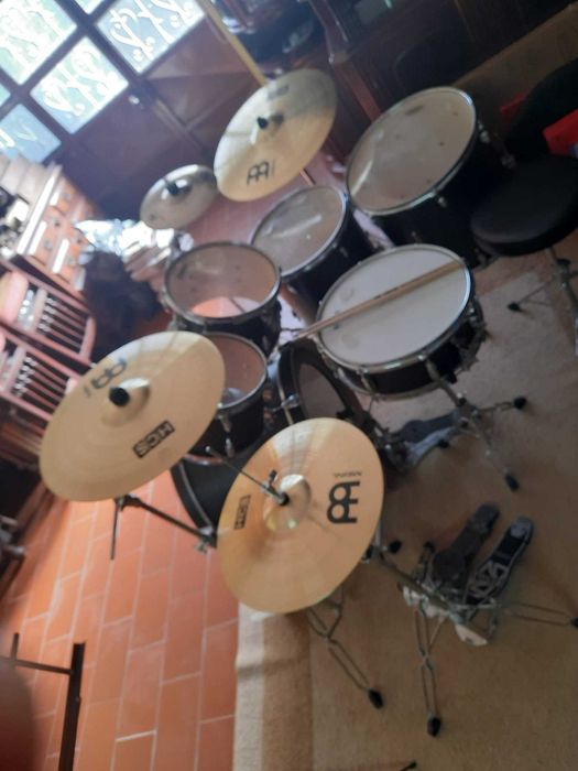 Bateria tama imperialstar (4 timbalões, acabamento em madeira)