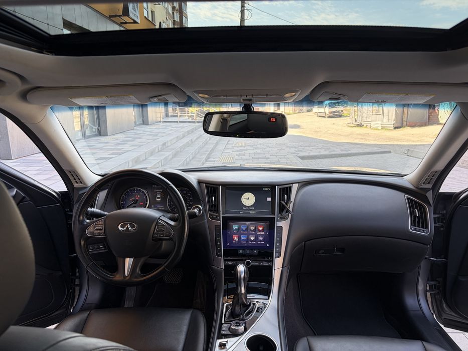 Продаю Infiniti Q50