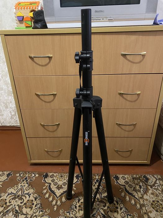 Штатив для фотоапарата