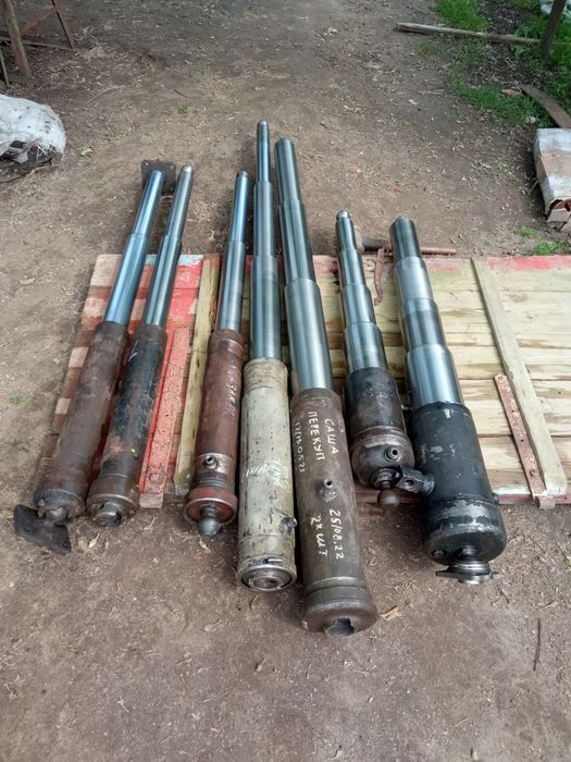 Гідроцілиндр гідроциліндрам, двох, трех, четирех штоковие