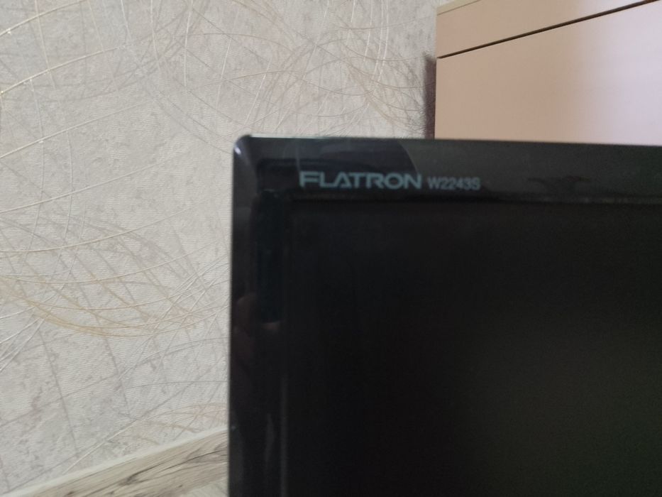 Монітор LG Flatron.
