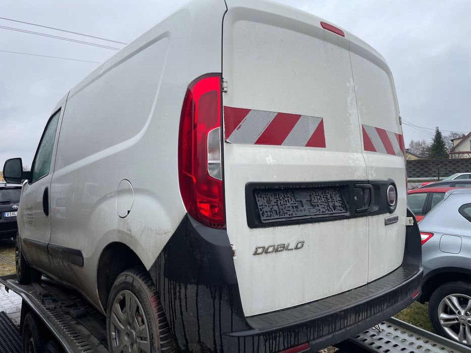 Fiat Doblo 2018r 1.3D Euro 6 tył kompletny drzwi zderzak lampy