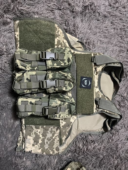 Продам бронік.
