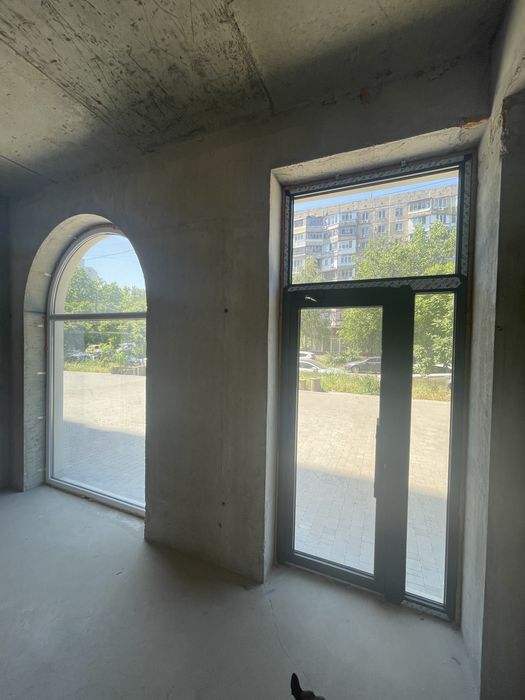 ФАСАДНОЕ помещение 102 метра в ЖК Виа Рома! Свой вход, два уровня!