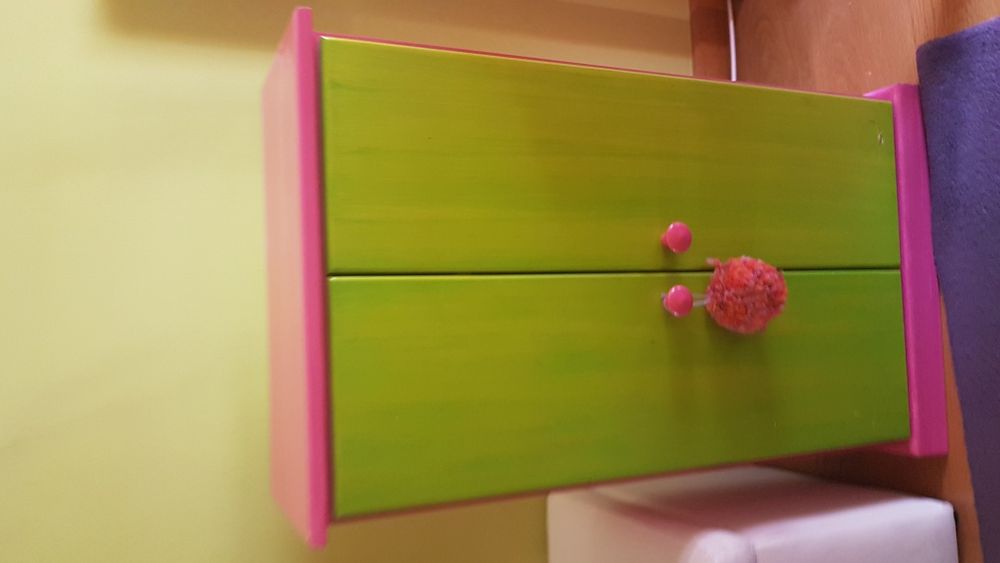 Armário com três prateleiras personalizada