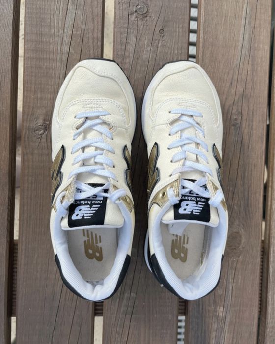 New Balance 574 (brancos e dourados)
