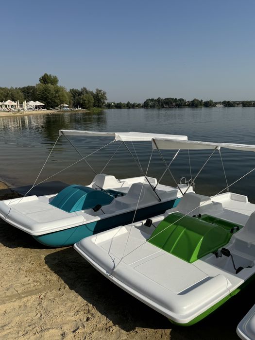 Катамарани з тентом