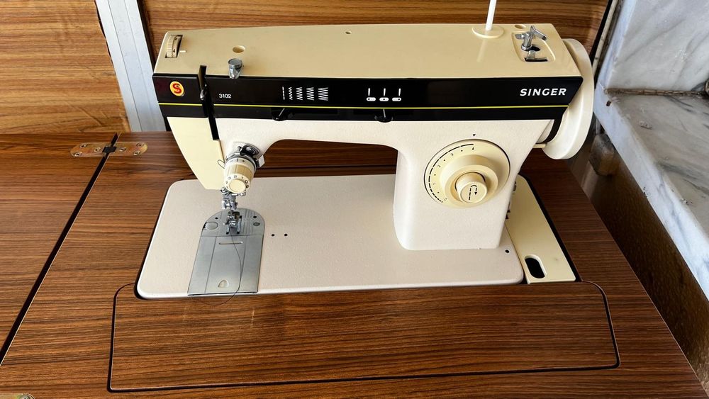 Máquina de costura Singer.