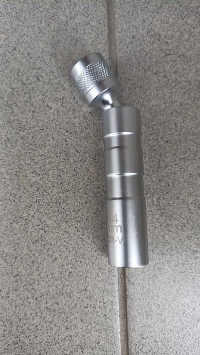 Ключ головка свічний БМВ