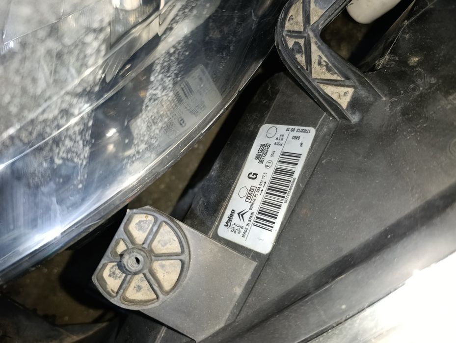 Reflektor przedni prawy lampa przód prawa Peugot partner 2013 polska