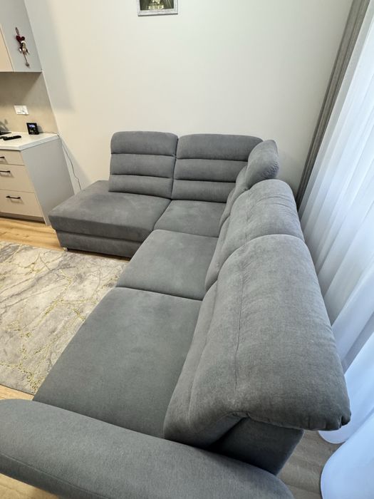 Narożnik z funckją spania i regulowanymi zagłówkami