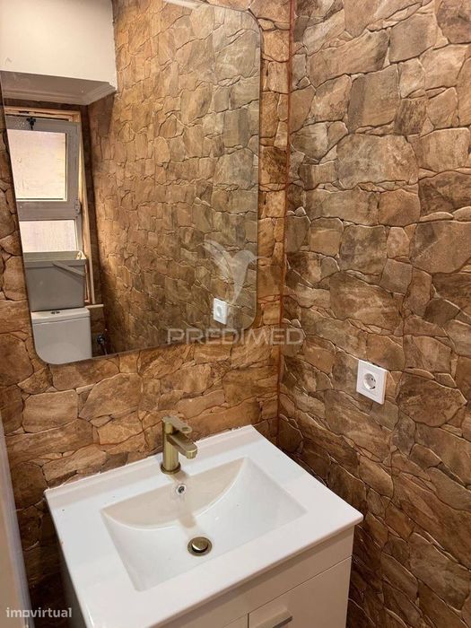 OPORTUNIDADE DE INVESTIMENTO | SETÚBAL  Prédio com 4 apartamentos r...
